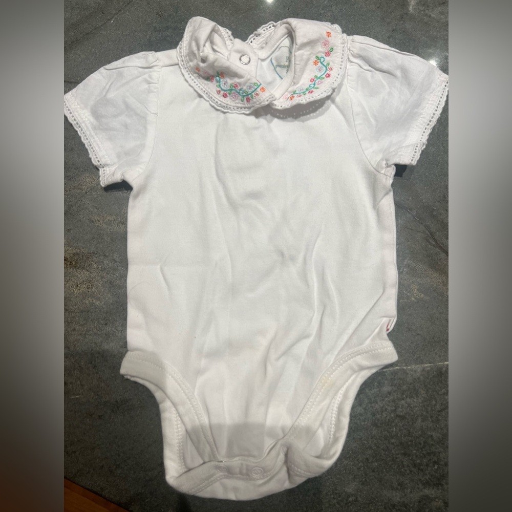 Children’s place onesie/bodysuit with floral Peter pan collar